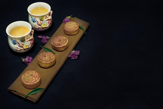 中秋喝茶吃月饼图片素材免费下载