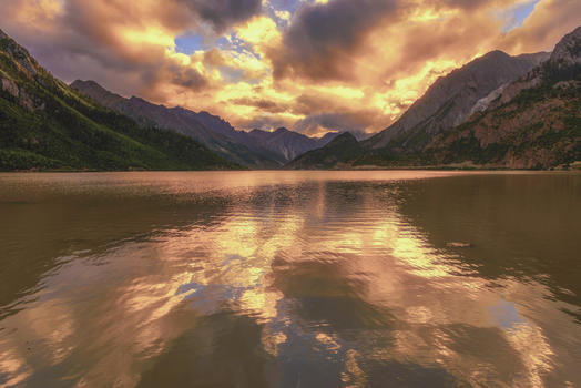 美丽然乌湖的晚霞图片素材免费下载
