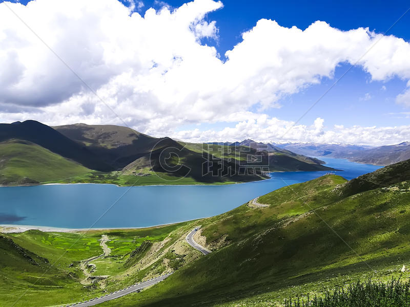 蓝天下的湖泊图片素材免费下载