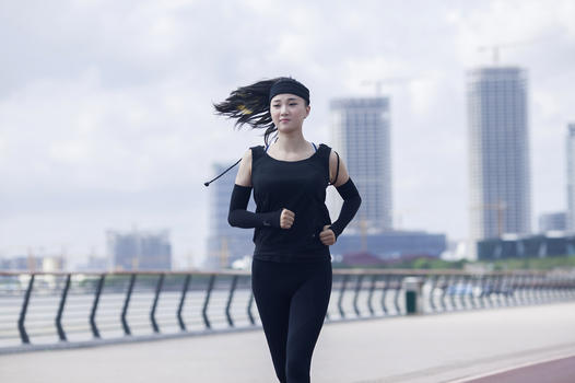 女性在户外跑步锻炼图片素材免费下载