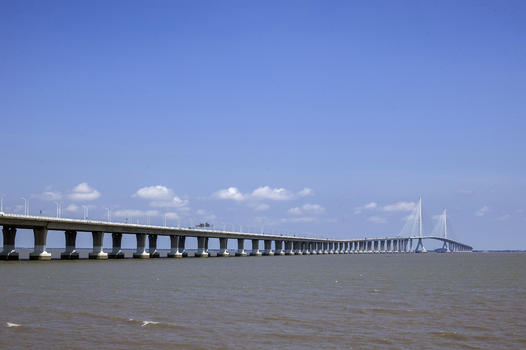 上海到崇明的长江大桥图片素材免费下载
