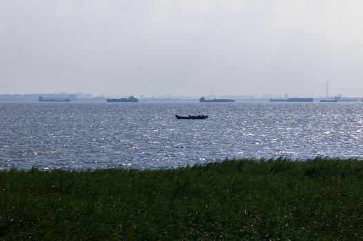 长江上的各种船只图片素材免费下载