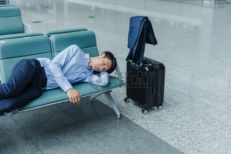 机场候机商务男士休息图片素材免费下载