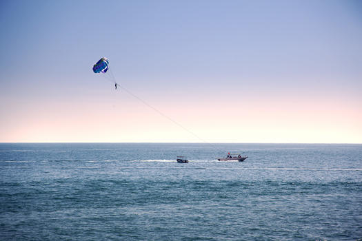 海上拖伞运动图片素材免费下载