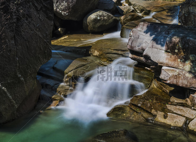 猫儿山峡谷的流水图片素材免费下载