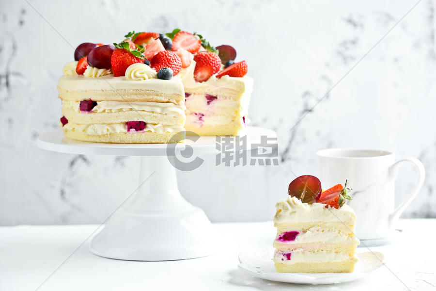 清新草莓裸蛋糕图片素材免费下载
