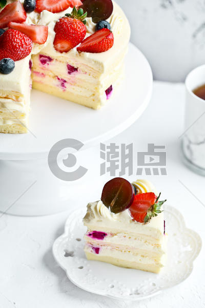 清新草莓裸蛋糕图片素材免费下载