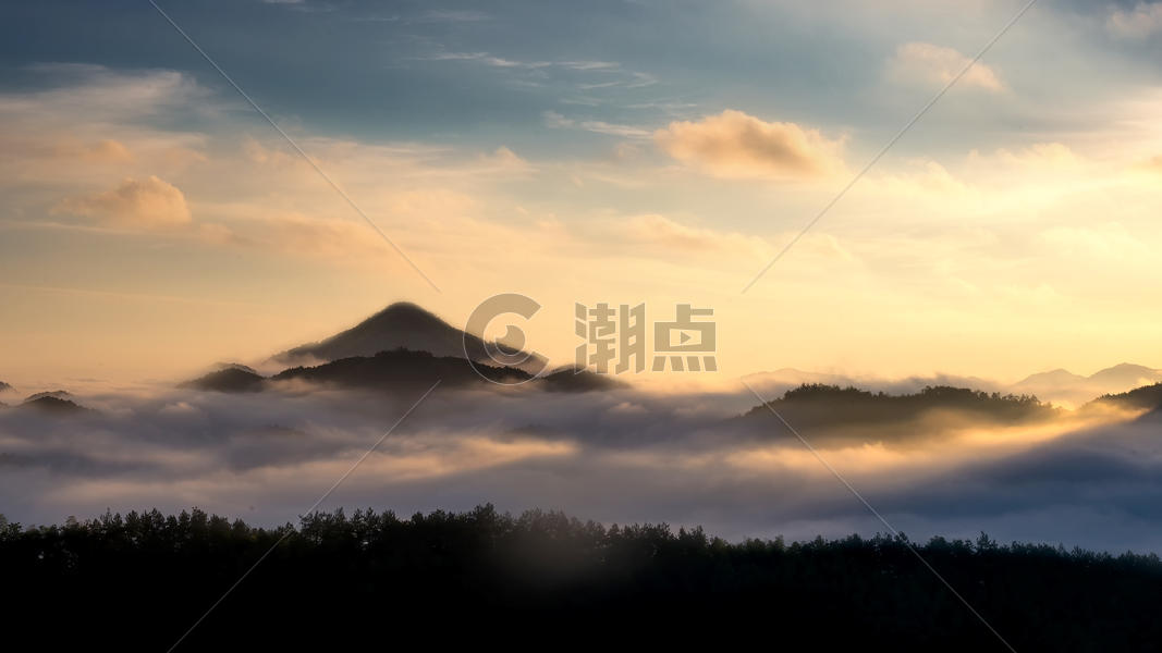 群山里的晨雾图片素材免费下载