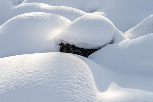 寒冬雪堆图片图片素材免费下载