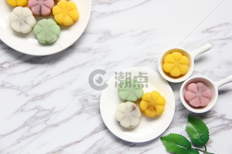 清新简约彩色冰皮月饼中秋美食背景素材图片素材免费下载
