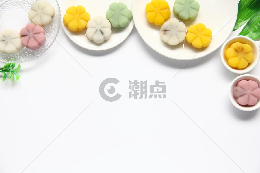 清新简约彩色冰皮月饼中秋美食白底背景素材图片素材免费下载