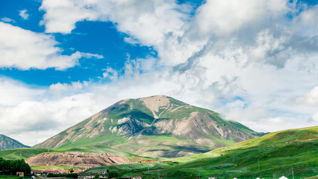 新疆公路边风景图片素材免费下载