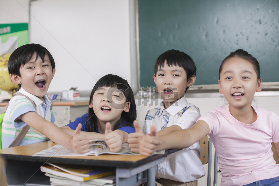 小学生同学们好好学习天天向上图片素材免费下载