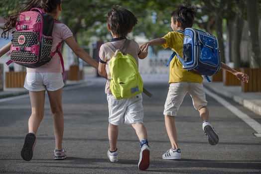 学生放学图片素材免费下载