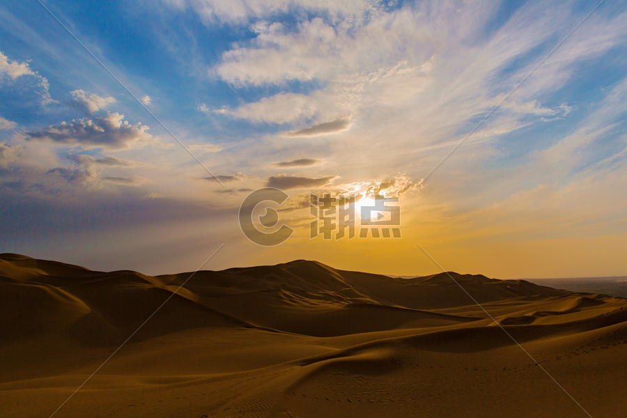落日余晖下的库木塔格沙漠组图图片素材免费下载