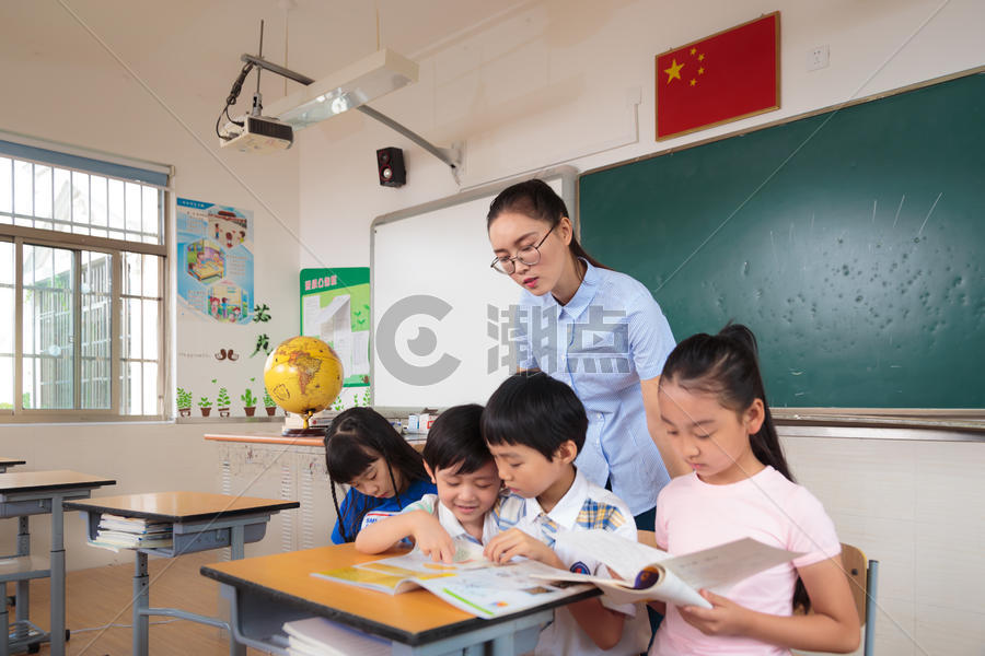 学生教室上课课堂摄影图5472*3648图片素材免费下载-编号696061-潮点视频