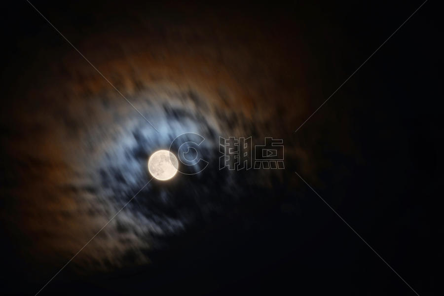 云中的月圆之夜图片素材免费下载