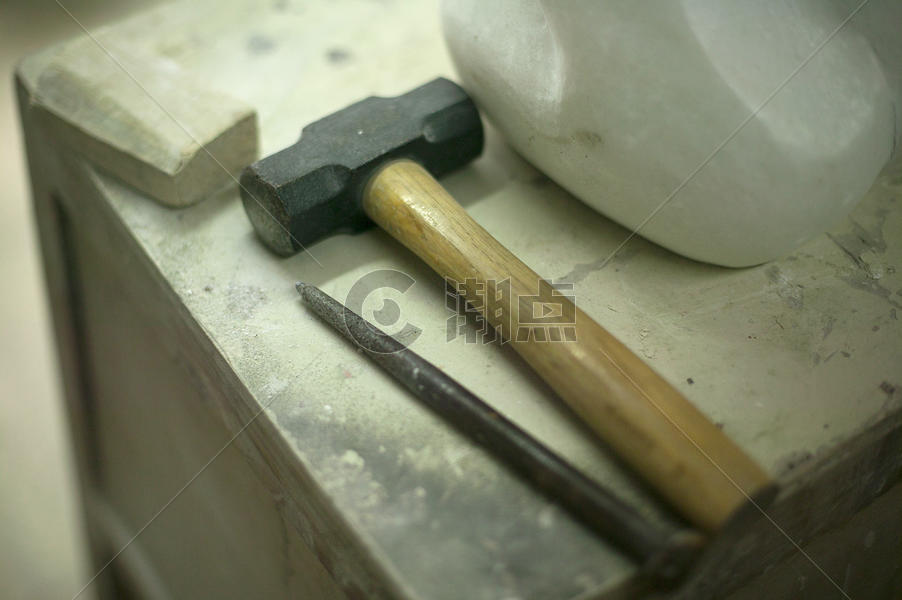 石雕工具榔头和雕刻刀图片素材免费下载