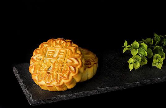 中秋节传统美食豆沙月饼图片素材免费下载