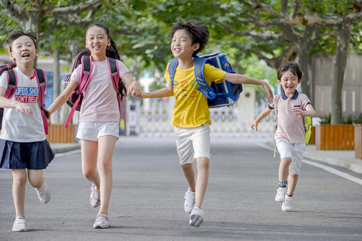 学生们放学图片素材免费下载