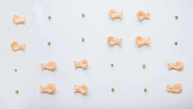 鱼果豌豆零食创意平铺素材图片素材免费下载