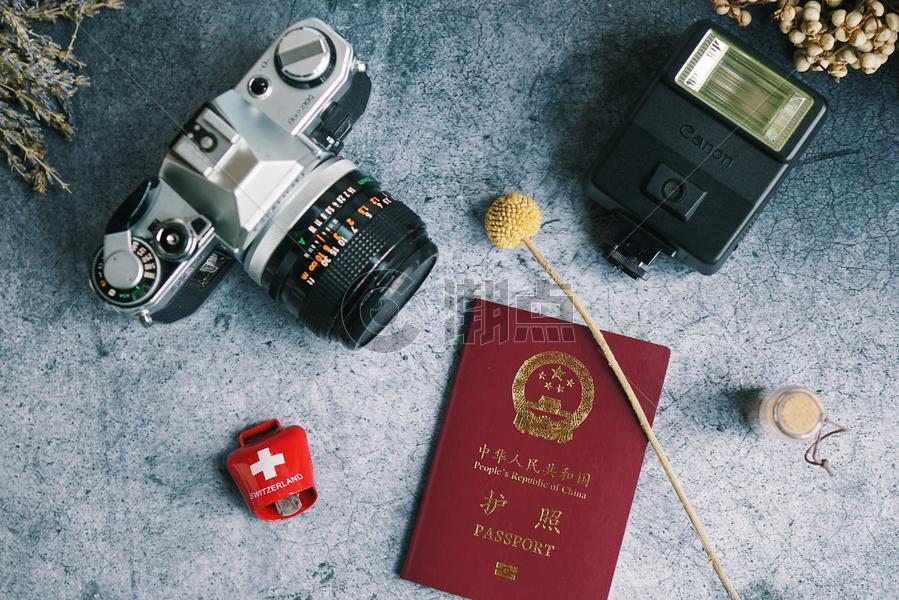照相机护照出国游必备图片素材免费下载