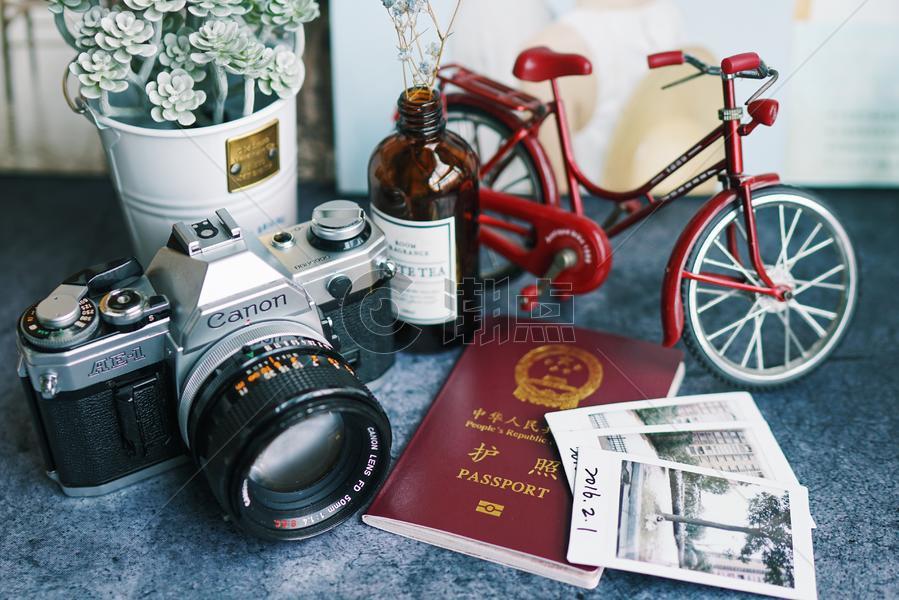 照相机、护照、照片等旅游元素图片素材免费下载