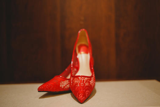 红色的鞋子图片素材免费下载
