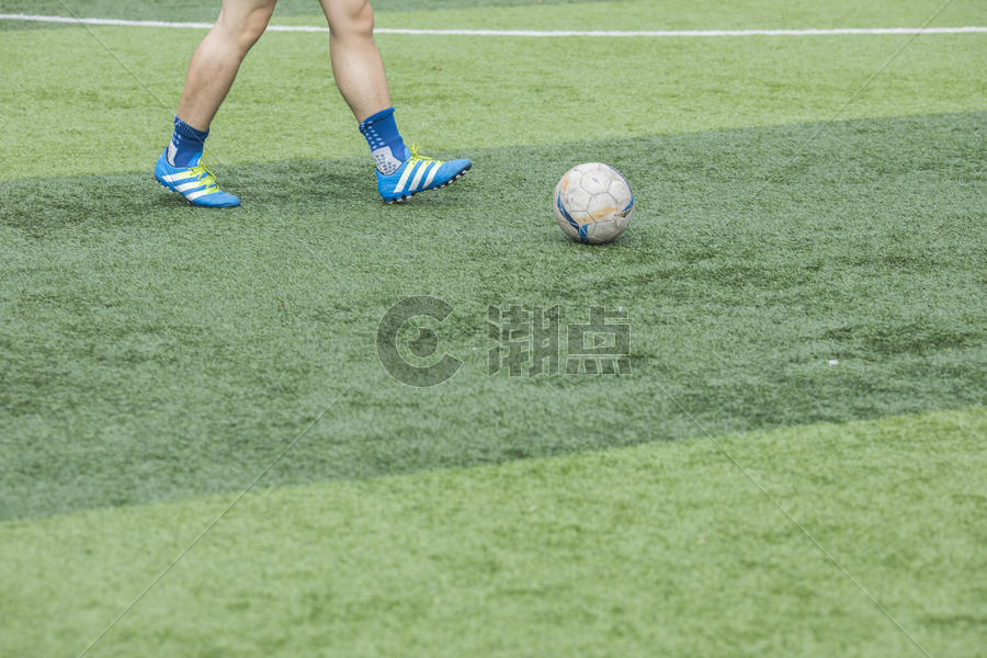 足球运动员在比赛图片素材免费下载