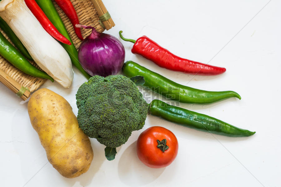 桌面上的蔬菜图片素材免费下载