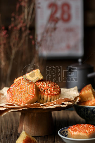 中秋佳节中式月饼图片素材免费下载