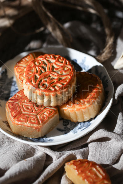 中秋佳节中式月饼图片素材免费下载