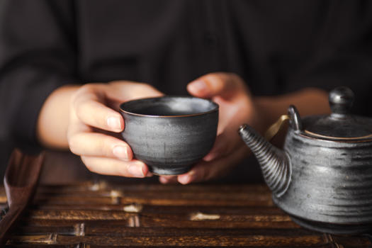手端茶杯茶文化图片素材免费下载