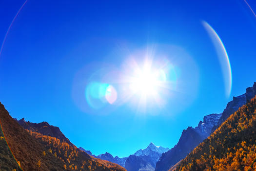 蓝天太阳雪山杨树图片素材免费下载