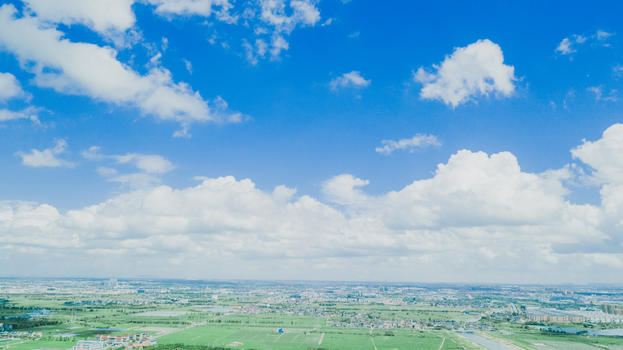 航拍蓝天白云好天气的南方村庄图片素材免费下载