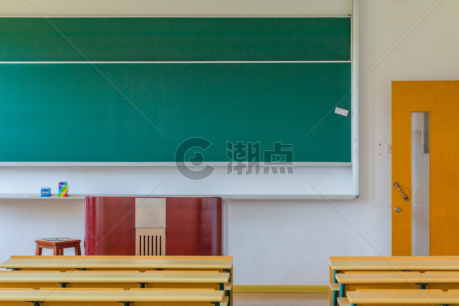 大学校园教室黑板讲台图片素材免费下载