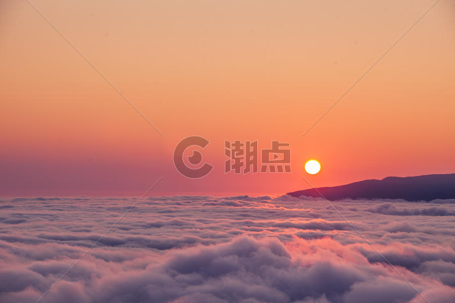 夕阳晚霞时的云海图片素材免费下载