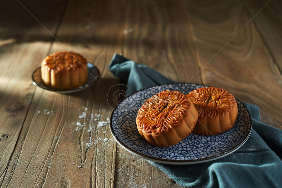 中秋节传统美食月饼图片素材免费下载