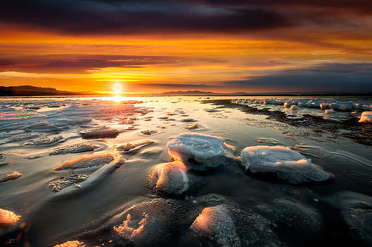 夕阳下的海冰风景图片素材免费下载