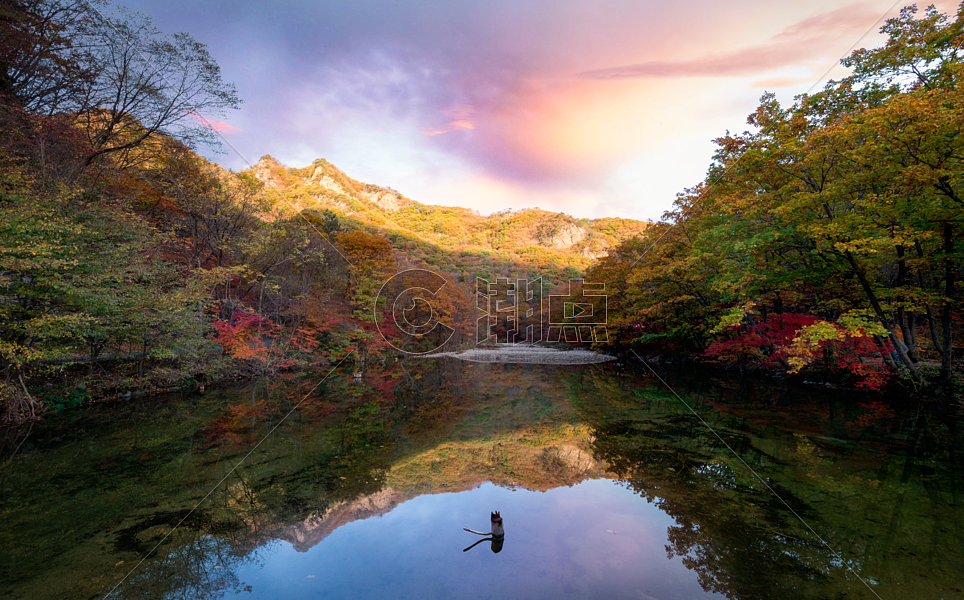秋天的山水风景图片素材免费下载