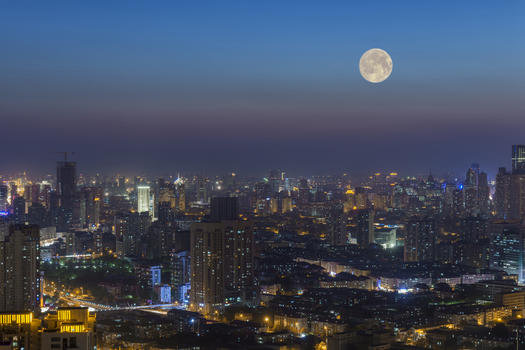 城市上空的中秋月图片素材免费下载