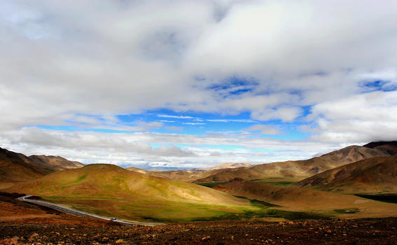 西藏阿里无人区的公路图片素材免费下载