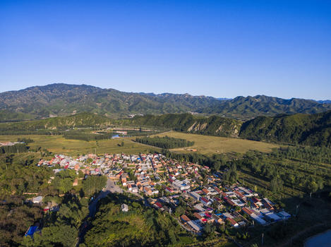 航拍蓝天下的小山村风景图片素材免费下载