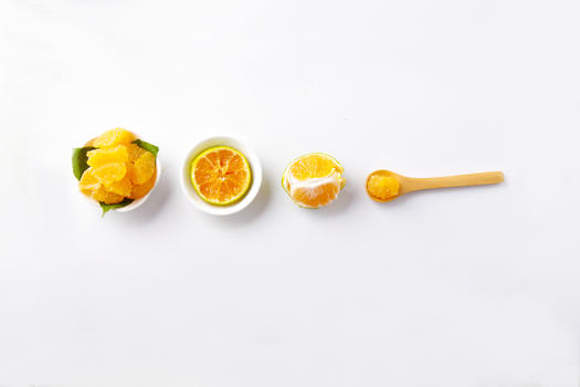 白色桌面上的柑橘图片素材免费下载