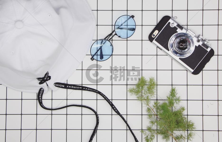 ins风格旅行素材相机眼镜和帽子图片素材免费下载