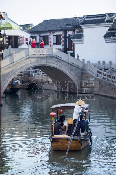 江南水乡的小桥流水小船图片素材免费下载