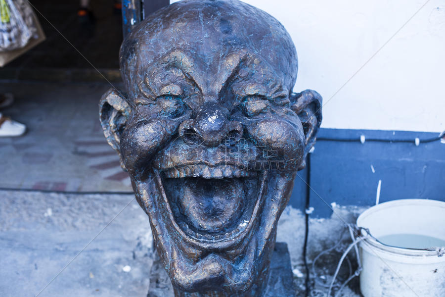 笑脸表情的雕塑图片素材免费下载