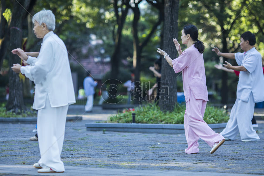 中国传统太极的老年生活 图片素材免费下载
