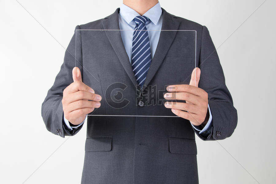 商务男士手拿透明平板电脑图片素材免费下载