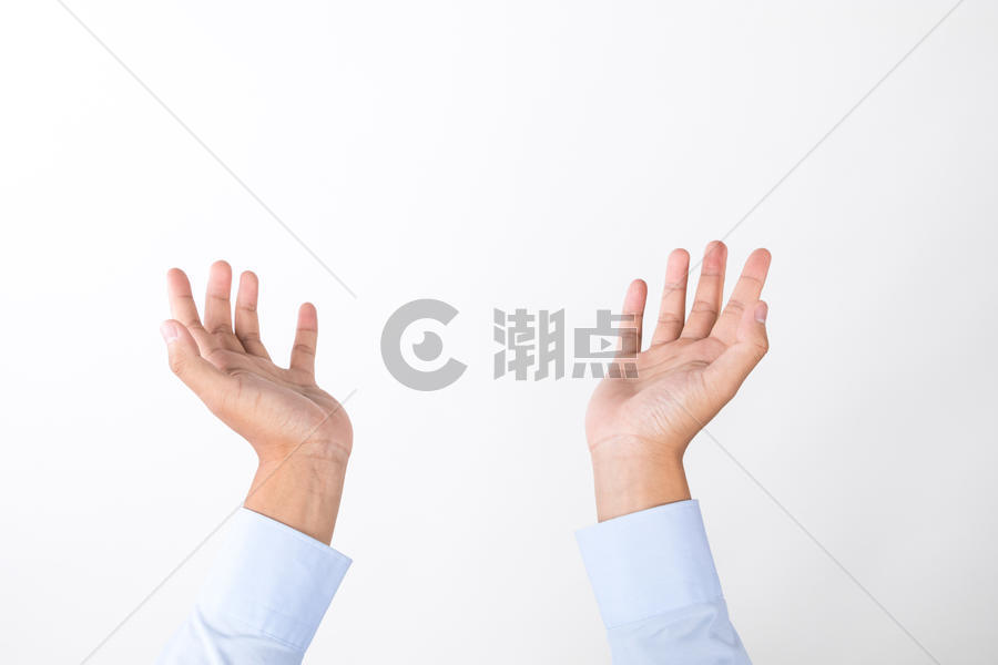 商务男士双手托举动作手势图片素材免费下载